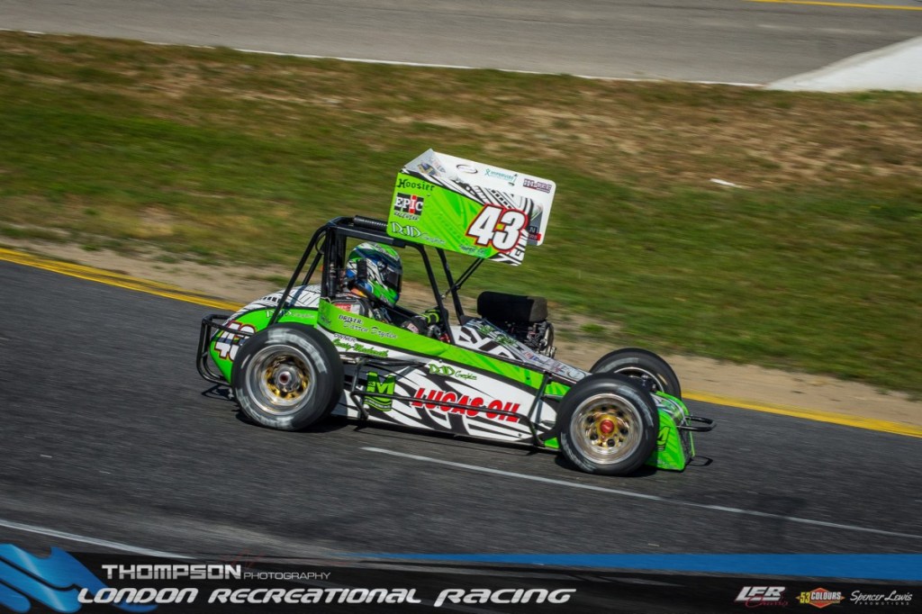 12034327_848216085292878_1107105953145592901_o